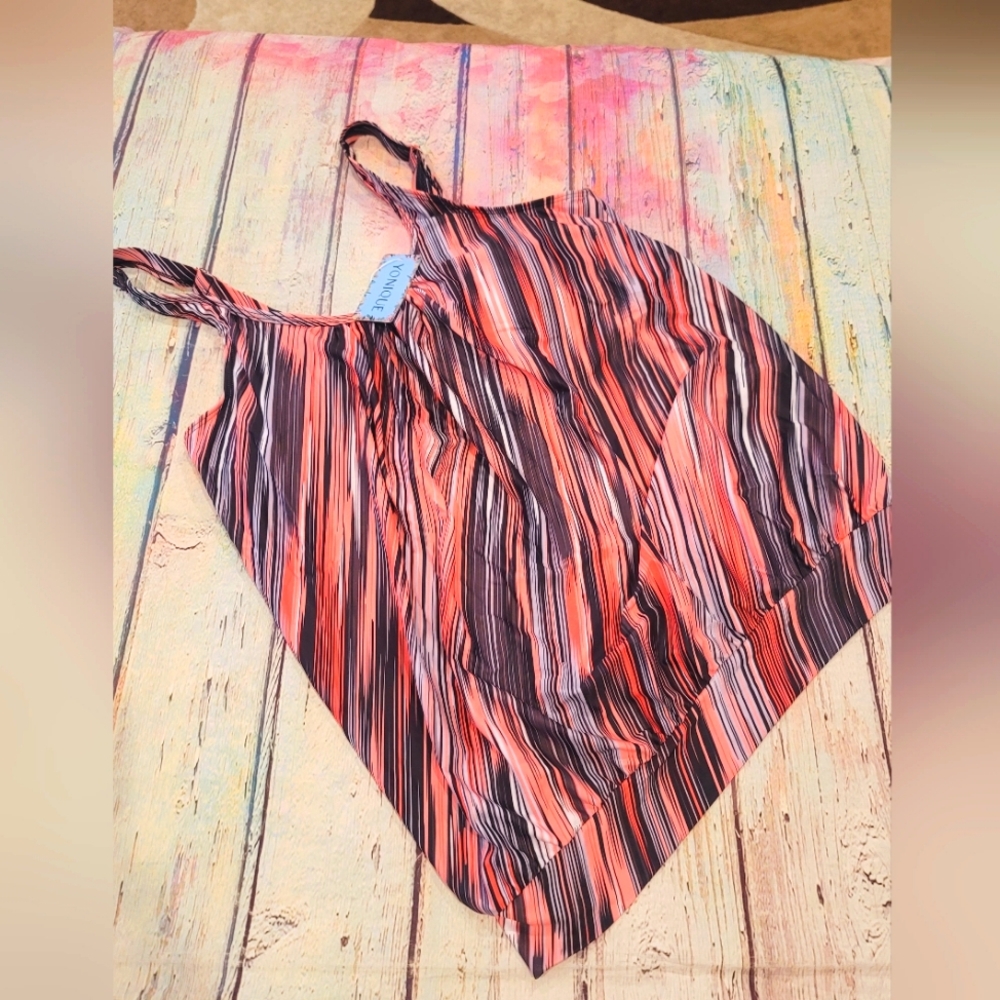 Peach black and white swim tank